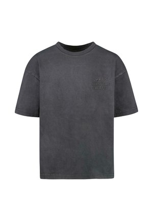 Donkergrijze katoenen t-shirt met een ronde hals, korte mouwen en reliëftekst op de linkerborst. Zachte textuur en een ontspannen pasvorm.