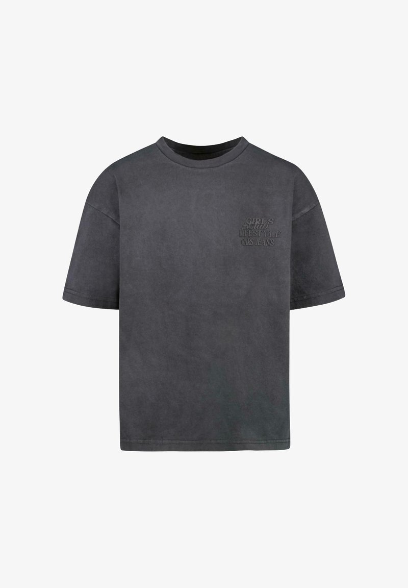 Donkergrijze katoenen t-shirt met een ronde hals, korte mouwen en reliëftekst op de linkerborst. Zachte textuur en een ontspannen pasvorm.