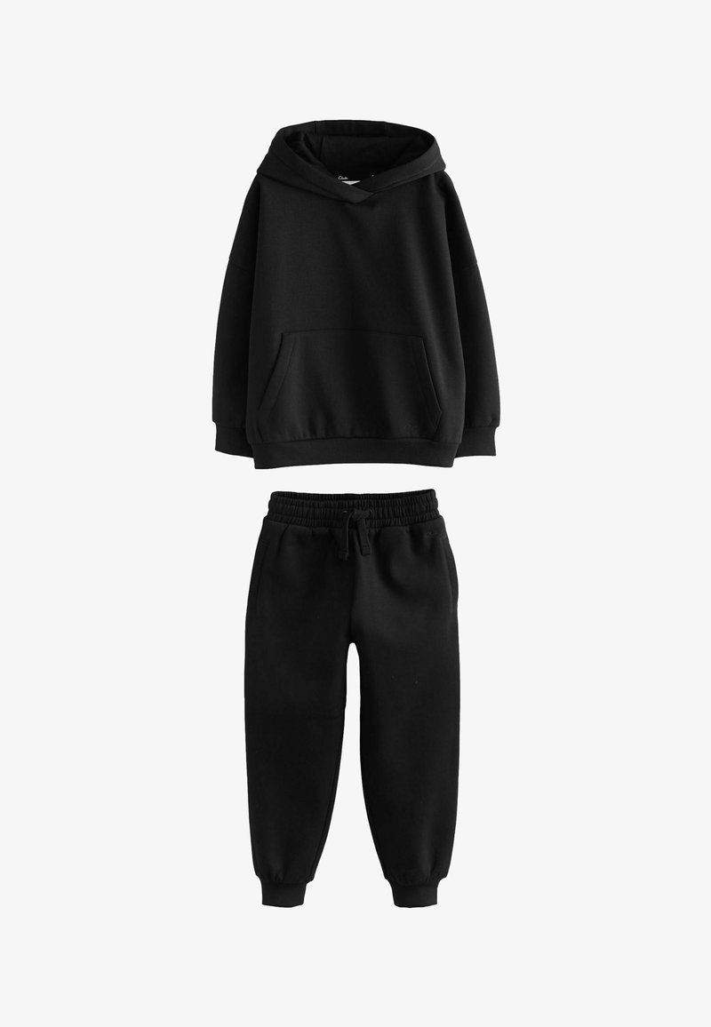 Sweat à capuche noir en coton avec poche kangourou et pantalon de jogging assorti à taille élastique avec cordon et chevilles resserrées.