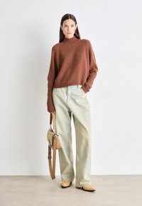 HUGO SURPY - Strickpullover - brown eighteen