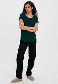 Vero Moda VMBECCA PLAIN - Pusero - pine grove