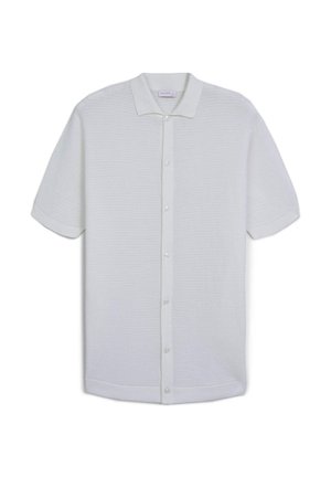 Camicia bianca a maniche corte con bottoni, realizzata in tessuto texturizzato, caratterizzata da un colletto a punta e un sottile motivo a righe.