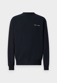 Sudadera de un oscuro color navy hecha de algodón suave. Presenta un cuello redondo, puños acanalados y un pequeño logo blanco "SAMSØE SAMSØE" en el pecho.