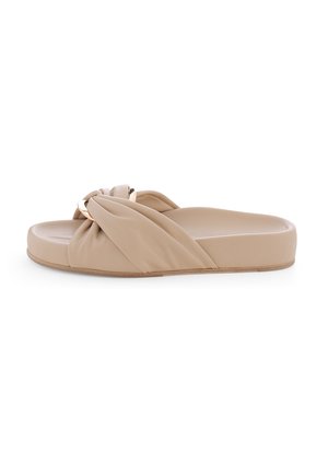 Beige schuifslipper met een geknoopt stoffen bovenwerk, zachte textuur, platte rubberen zool en een minimalistisch ontwerp, geschikt voor casual gebruik.