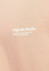 Jack & Jones JORVESTERBRO BACK SS CREW NECK  - Triko s potiskem - canyon sunset