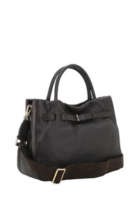 Sac à main en cuir noir avec double anses et une bandoulière amovible à motif marron. Présente un détail ceinture sur le devant et une finition texturée.