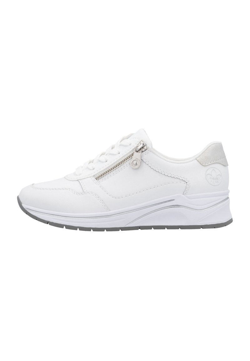 Baskets blanches en cuir lisse avec une tige, bout arrondi, lacets à l'avant, détail de fermeture éclair sur le côté et semelle texturée grise.