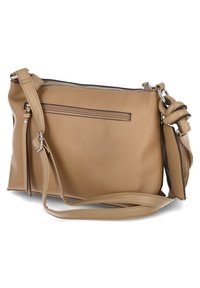 Borsa a spalla in pelle beige con zip nella parte superiore, tracolla regolabile e tasca anteriore con zip. Texture liscia e design minimalista.