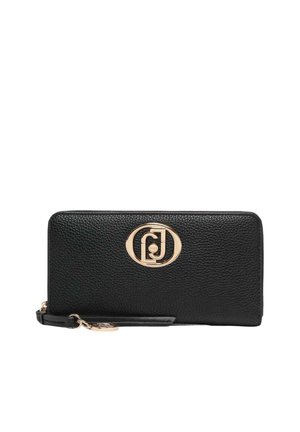 Portefeuille zippé en cuir noir texturé avec logo circulaire doré et détail de bracelet sur fond blanc.