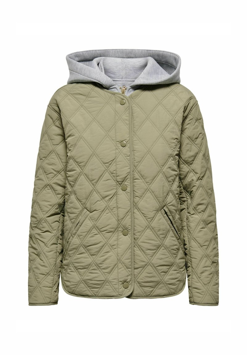Veste matelassée vert olive avec une capuche grise, dotée de boutons-pression, de poches latérales et d'un motif en losanges sur le tissu pour la texture.