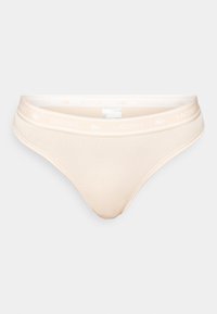Beige bomulls-bikini-truser med en myk elastisk midje som har en hvit Lacoste-logo, glatt tekstur og klassisk snittdesign.