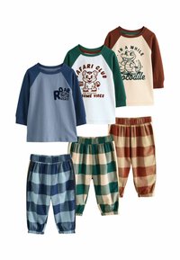 Conjunto de ropa infantil que incluye cuatro camisetas de manga larga y tres pantalones con estampados. Los materiales son algodón suave con gráficos divertidos.