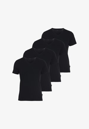 Fire sorte V-hals T-shirts med korte ærmer arrangeret i en forskudt overlappende række på en hvid baggrund.