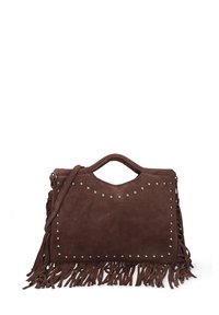 Bruine suede handtas met franjes, zilverachtige studs langs de randen en dubbele handvatten. Inclusief een afneembare schouderriem.