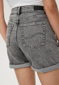 QS Short en jean - schiefergrau