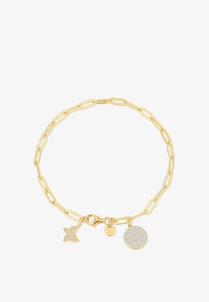 Bracelet en métal doré avec des maillons allongés, comprenant un charme en forme d'étoile et un charme circulaire incrusté de cristaux transparents. Fermeture par fermoir mousqueton.