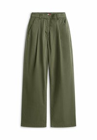Olijfgroene wijde broek van glad katoen, met voorplooien, zijzakken en een standaard taillezak met een etiket aan de achterkant.