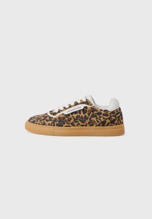 Baskets basses - brown