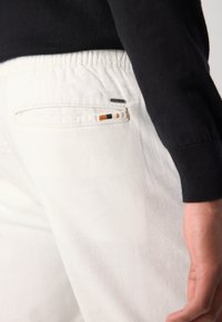INDICODE JEANS Hlače - offwhite