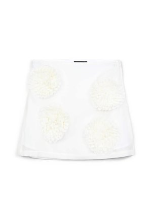 Weißer Rock mit vier strukturierten, blütenartigen Applikationen in Weiß. Glattes, leichtes Material mit geradem Schnitt und seitlichem Reißverschluss.