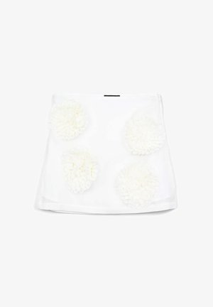 Weißer Rock mit vier strukturierten, blütenartigen Applikationen in Weiß. Glattes, leichtes Material mit geradem Schnitt und seitlichem Reißverschluss.