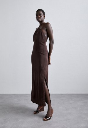Filippa K DEEP BACK CRINKLE DRESS - Cocktailjurk - dark choco