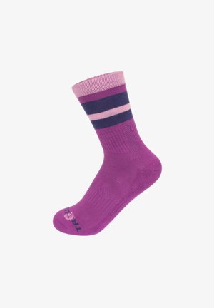 Lila Socke mit pinken und dunkelblauen horizontalen Streifen nahe der Bündchenkante, gerippte Struktur und dem Text "TRAIL" im Zehenbereich.