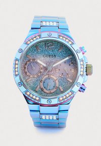 Reloj cronógrafo con caja y pulsera metálica azul, esfera de color teal brillante, acentos de cristal y tres sub-esferas para la fecha y la hora.
