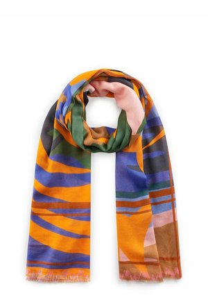 Bufanda con un patrón geométrico abstracto en colores naranja brillante, verde, azul, rosa y marrón, suelta en un fondo blanco.
