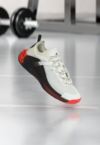 Ikke valgt, footwear white/core black/off white