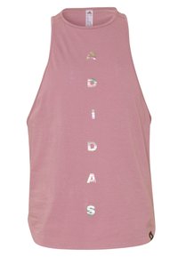 Růžový bezrukávový top s vertikálním logem "ADIDAS" v duhových písmenech. Měkký bavlněný materiál s volným střihem a kulatým výstřihem.