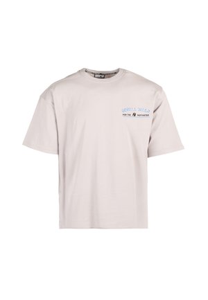 Lichtgrijze katoenen T-shirt met korte mouwen, ronde hals, en een klein blauw bedrukt logo op de linkerkant van de borst.