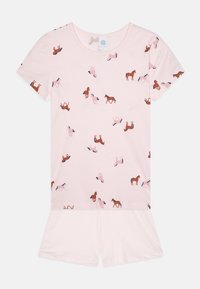 Conjunto de pijama de dos piezas en color rosa, hecho de tela suave, que presenta un motivo de caballo en varios colores. La parte superior tiene mangas cortas y un escote redondo.
