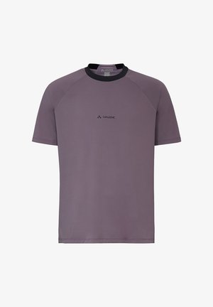 Paarse sportshirt met korte mouwen, zwarte ronde hals en klein zwart Vaude-logo in het midden van de borst.
