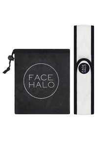 Svart nätpås med dragsko och "FACE HALO"-logotyp, tillsammans med ett vitt och svart hårband med en cirkulär logotyp.
