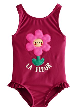 Jednoczęściowy kostium kąpielowy w kolorze fuksji z aplikacją kwiatu przedstawiającego uśmiechniętą twarz i falbankami; napis "LA FLEUR" w białym kolorze poniżej kwiatu.