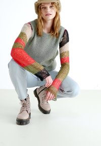 Lee CAROL - Kelnės - light story