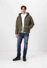 Tommy Hilfiger HOODED PUFFER  - Piumino - army green