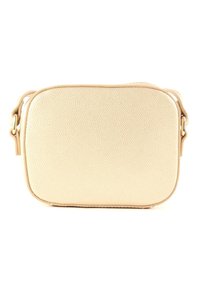 Borsa a tracolla in pelle beige con una finitura liscia, angoli arrotondati e una tracolla regolabile. Le dimensioni sono compatte e rettangolari.