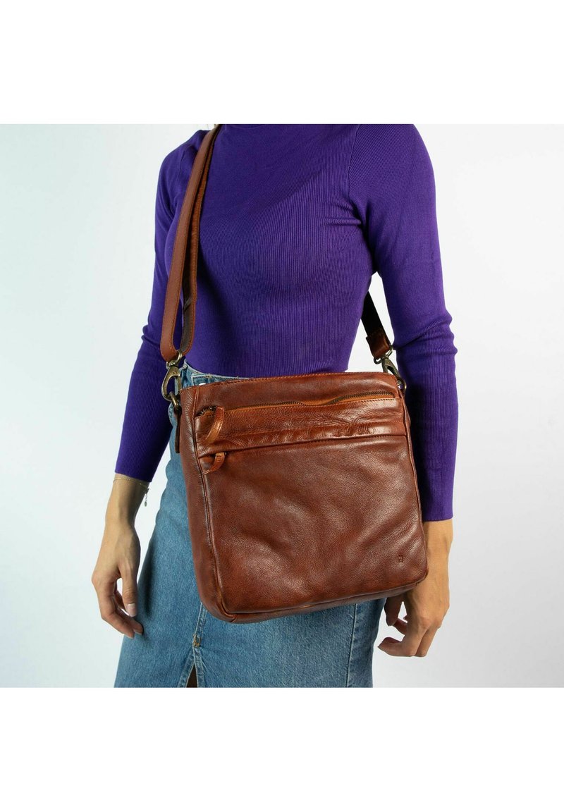 Manfield Umhängetasche - cognac