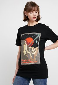 Mister Tee - LADIES DISTANT PLANET TEE - T-shirt print - black Miniatuurafbeelding 1