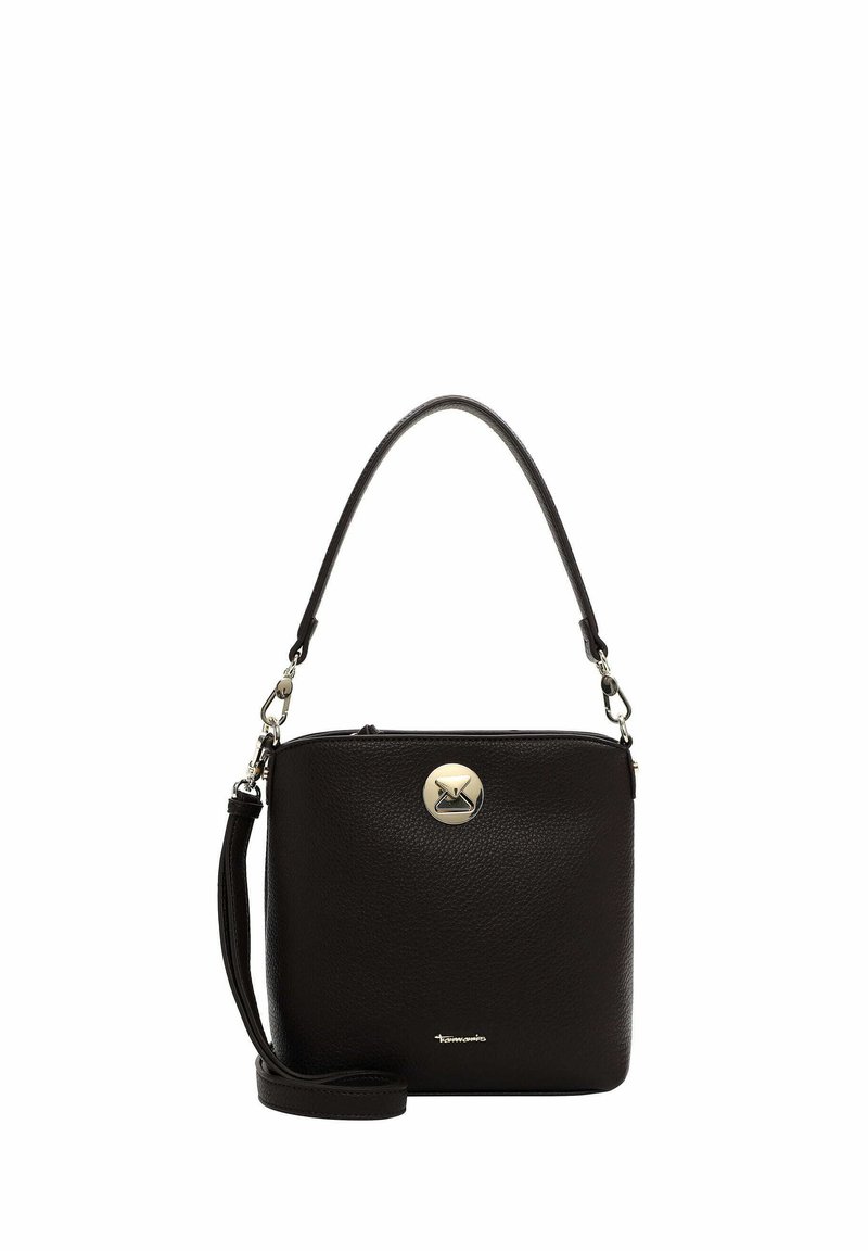 Schwarze Leder-Crossbody-Tasche mit strukturiertem Oberflächen, einem oberen Reißverschluss und einem kreisförmigen metallischen Verschluss. Verfügt über einen kurzen Griff und einen abnehmbaren Tragegurt.