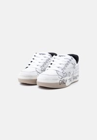 Diesel S-D-OLLIE LOW W - Παπούτσια για σκέιτ - white/seneca rock