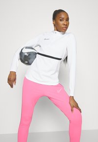 Nike Performance ACADEMY PANTS - Jogginghose - pink glow/cosmic fuchsia/white