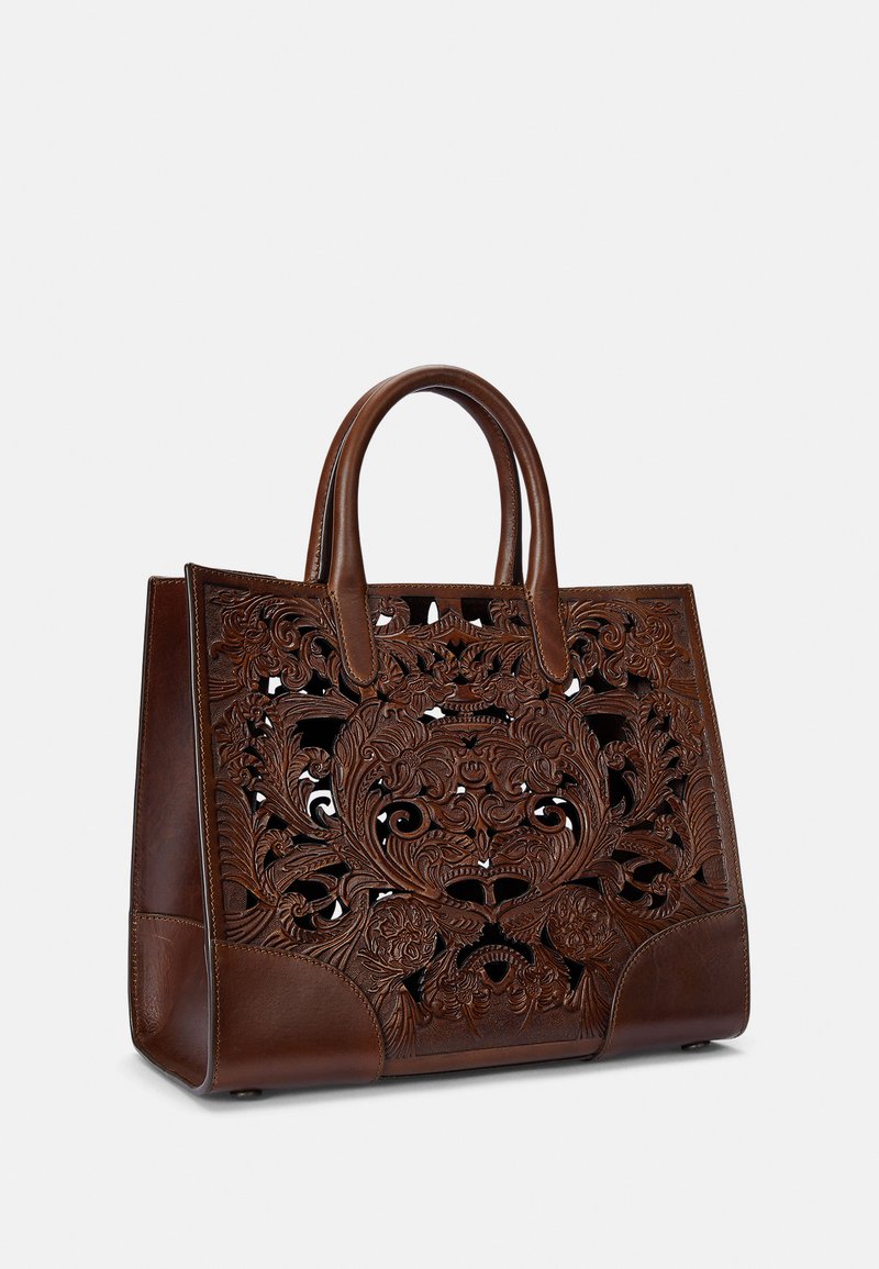 Clutch Bag Ralph Lauren Laser Cut Tote Ralph Lauren Vachetta Scroll Tote White Totes, Handbags WYG21640 The  RealReal