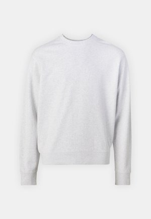 Sudadera gris claro con cuello redondo, mangas largas, puños acanalados y un corte holgado. Fabricada con una suave mezcla de algodón.