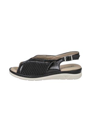 Sandalia negra con puntera abierta y tira trasera, con textura tejida, hebilla ajustable, plantilla beige acolchada y suela de goma blanca.