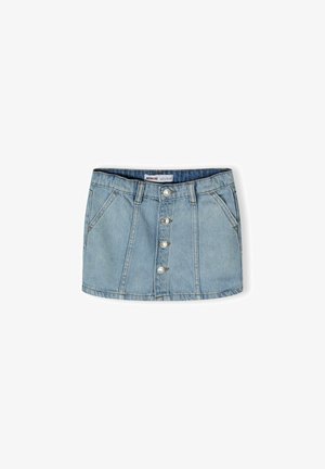 Jasnoniebieska spódnica dżinsowa, o dopasowanym kroju, z pięcioma srebrnymi guzikami z przodu, dwoma bocznymi kieszeniami i szlufkami na pasek. Gładka tekstura.