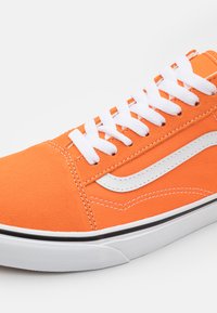 Vans OLD SKOOL UNISEX - Sapatilhas - orange tiger/true white