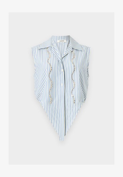 Αμάνικο μπλε και λευκό μπλούζα με κάθετες ρίγες, μυτερό τελείωμα, γιακά, κουμπιά μπροστά και δύο κάθετες σειρές από ασημένιες χάντρες.